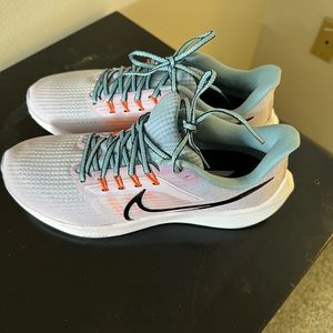 Nike Zoom running shoes size 9.5